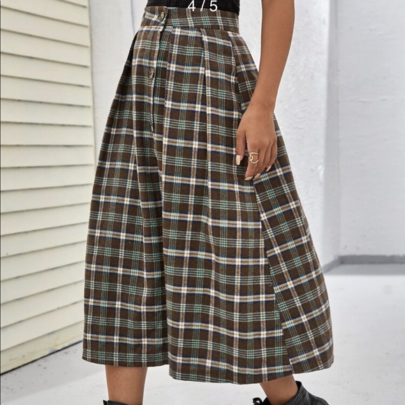 ❌Sold❌Preppy Cute Button Front Tartan Skirt - Picture 3 of 4